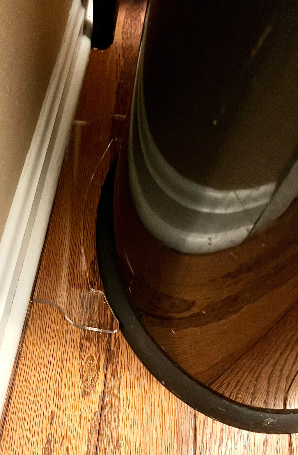 NoScoot Spacer for Oval Trash Cans