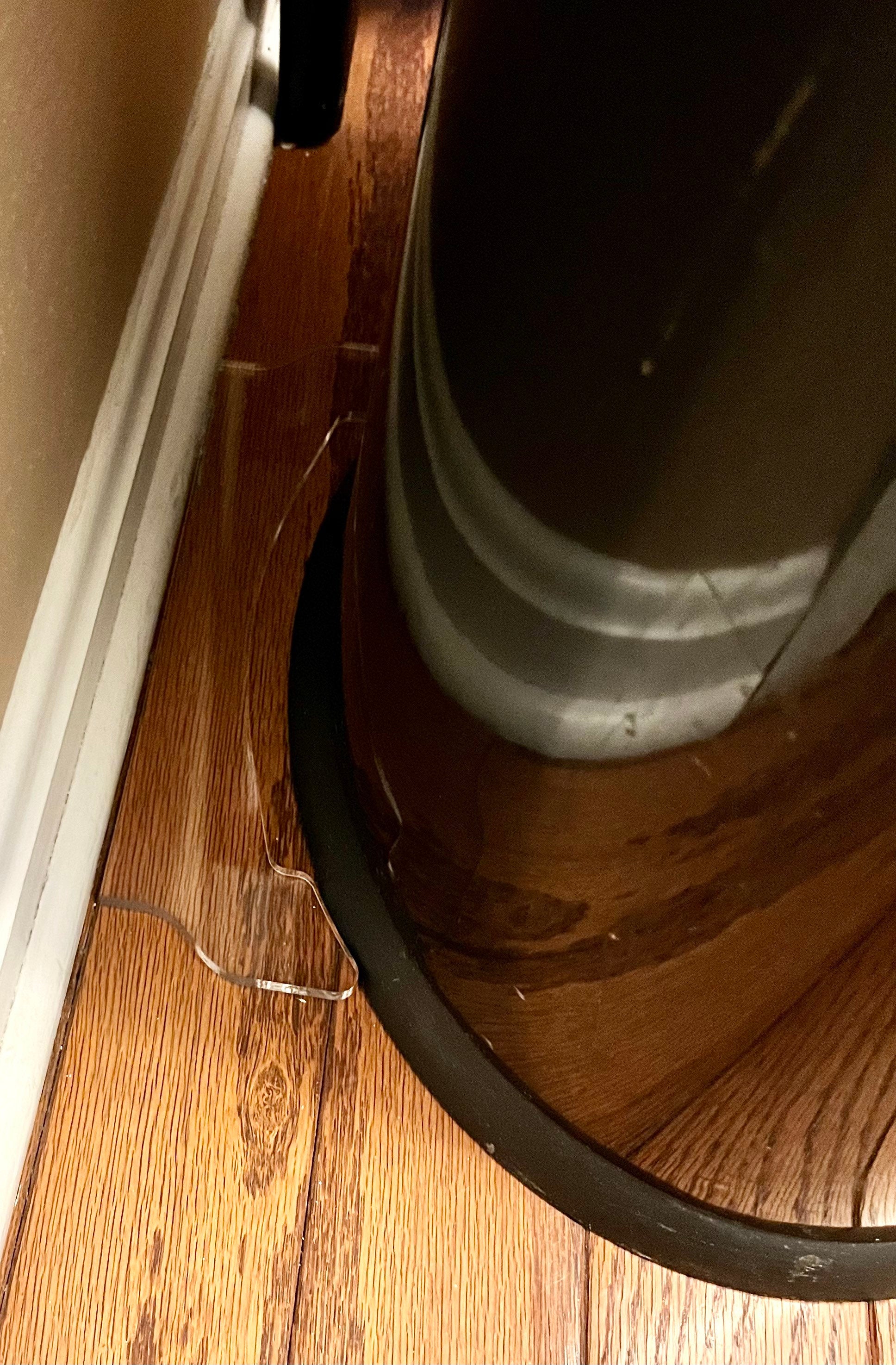 NoScoot: Trashcan Spacer 00202, compatible with Oval Trash Cans such as Better Home & Gardens